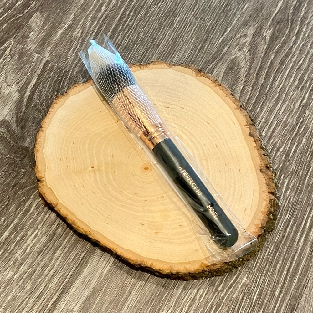 🪴HP🪴 Perfect 10 Tapered Face Brush by MOTD